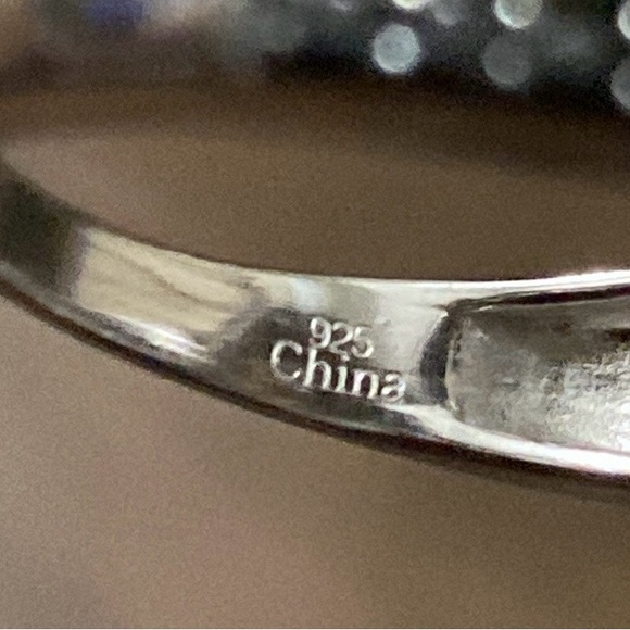 Peridot and Black Spinel Ring - Picture 7 of 10